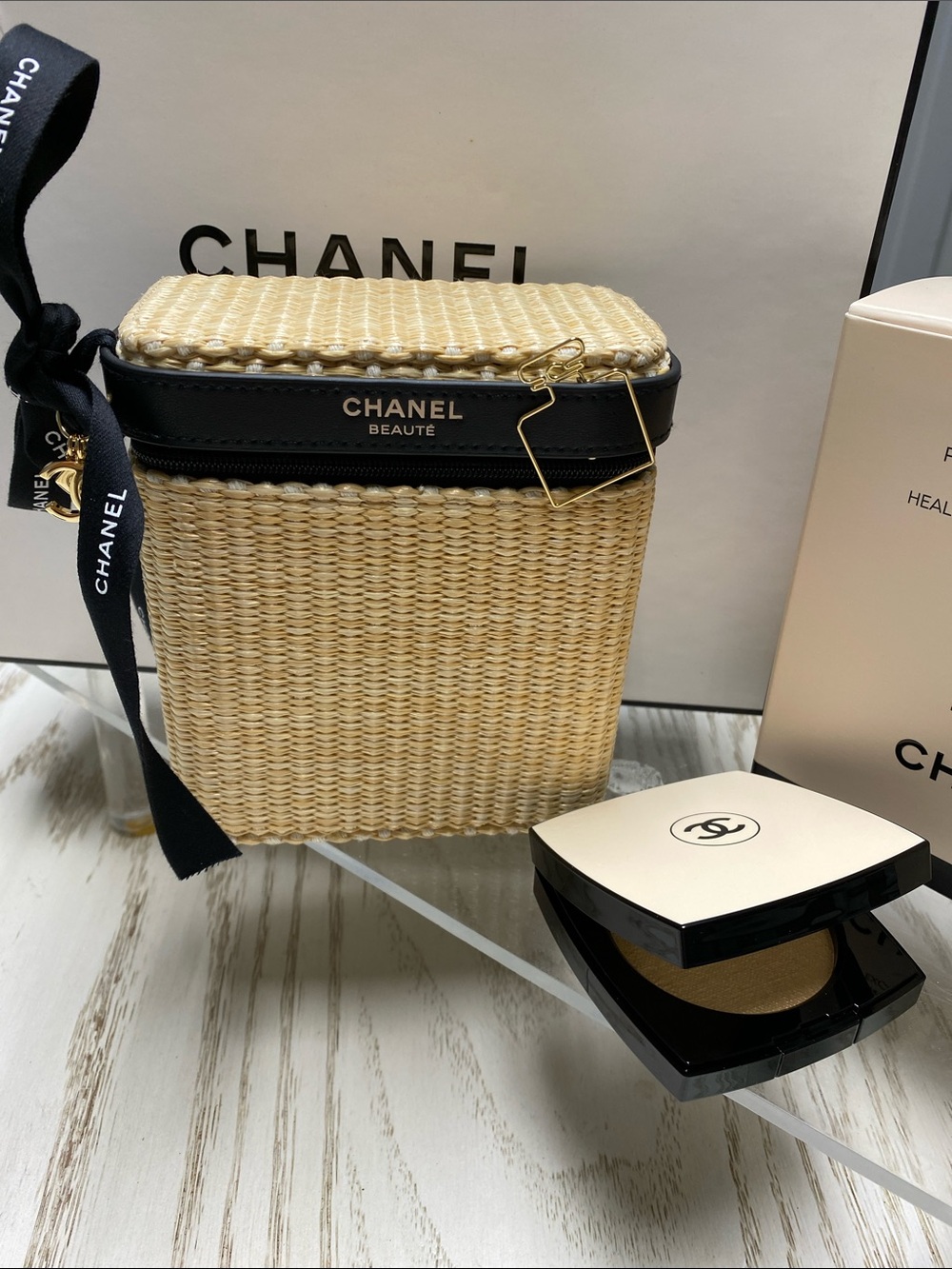 Chanel Limited Edition Les Beiges Essentials  Summer Pouch - Picture 2 of 16